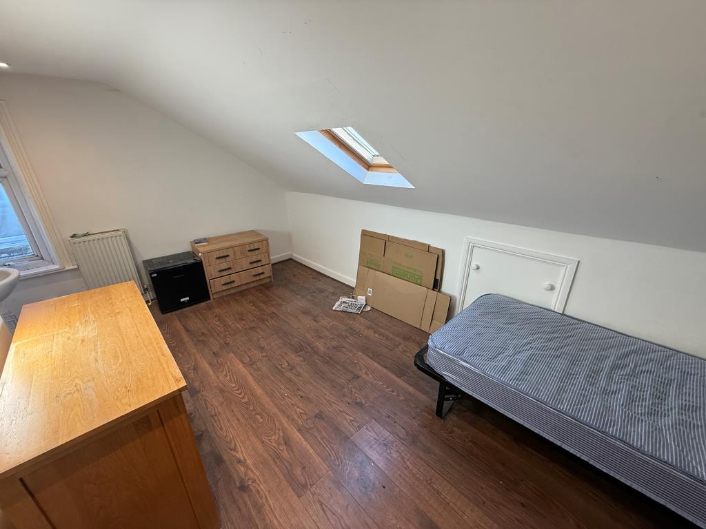 Lot: 162 - WELL PRESENTED SEMI-DETACHED HOUSE - Bedroom